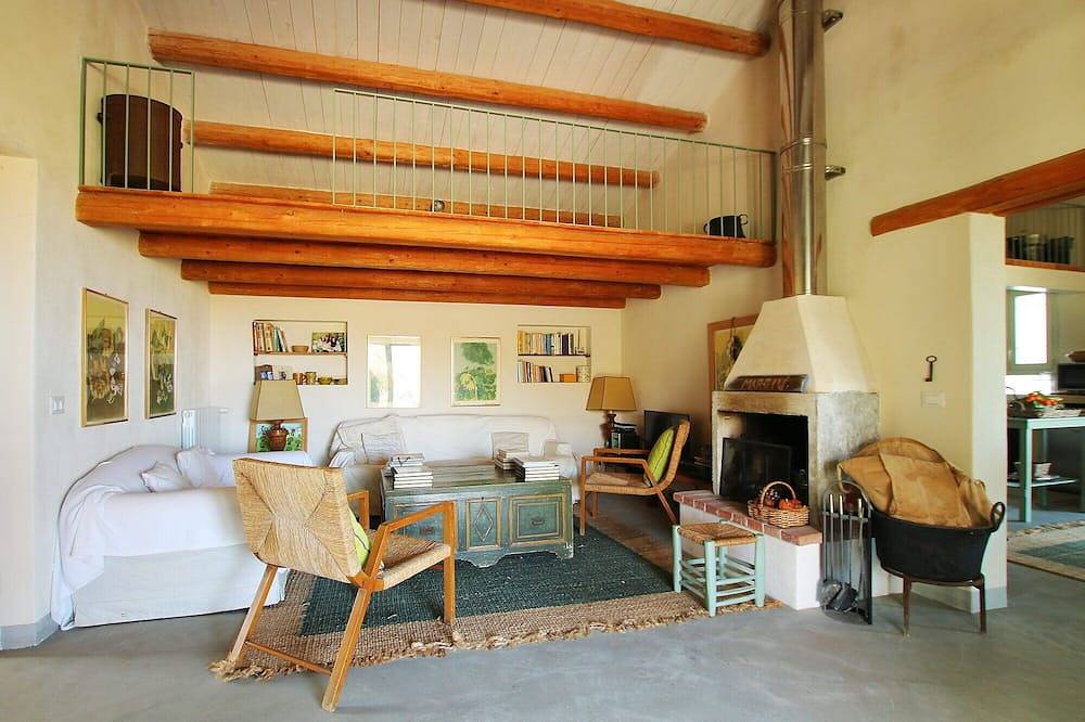 Villa con piscina privada y amplio jardín en el campo tranquilo cerca del mar in Campofelice di Roccella, Provincia de Palermo