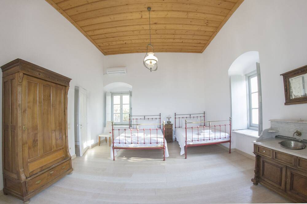 Classy Villa with Wonderful View and swimming pool in Hydra