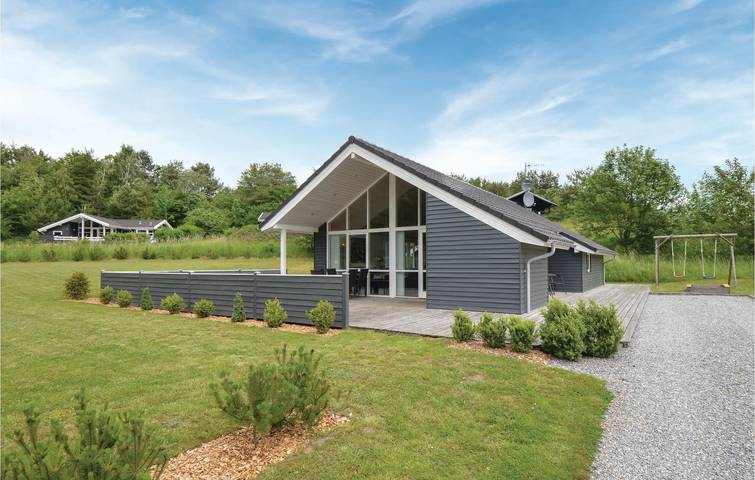 Ferienhaus für 6 Personen, mit Terrasse und Whirlpool sowie Garten in Lyngsbæk Strand