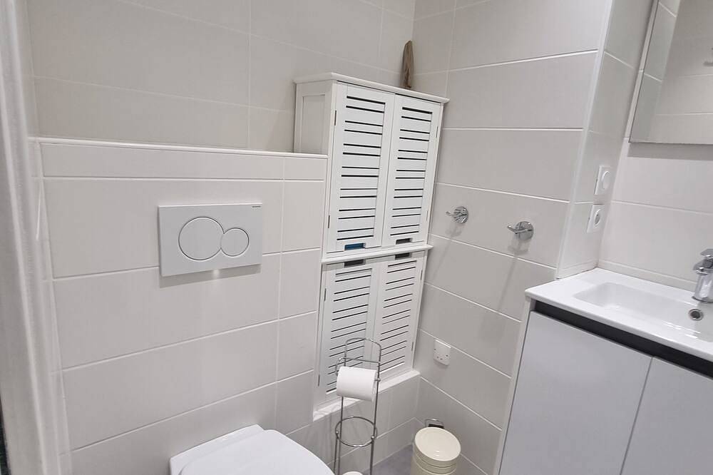 Entire apartment, Waterfront Studio in Elne, Côte d'Améthyste