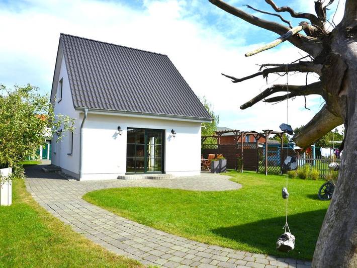Ferienhaus für 4 Personen, mit Garten und Terrasse in Glowe