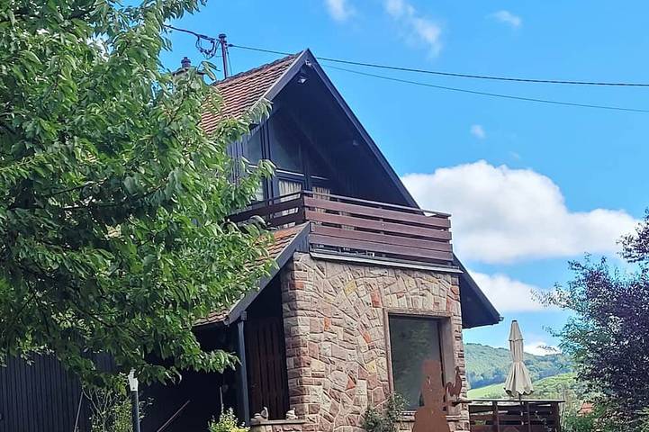 Location de vacances pour 4 personnes, avec balcon ainsi que jardin et sauna, animaux acceptés à Breitenbach