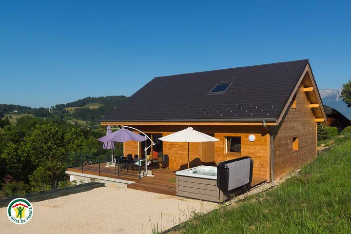 Gîte für 9 Personen, mit Whirlpool und Terrasse sowie Garten und Ausblick