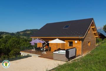Gîte pour 9 personnes, avec terrasse ainsi que sauna et jardin à Theys