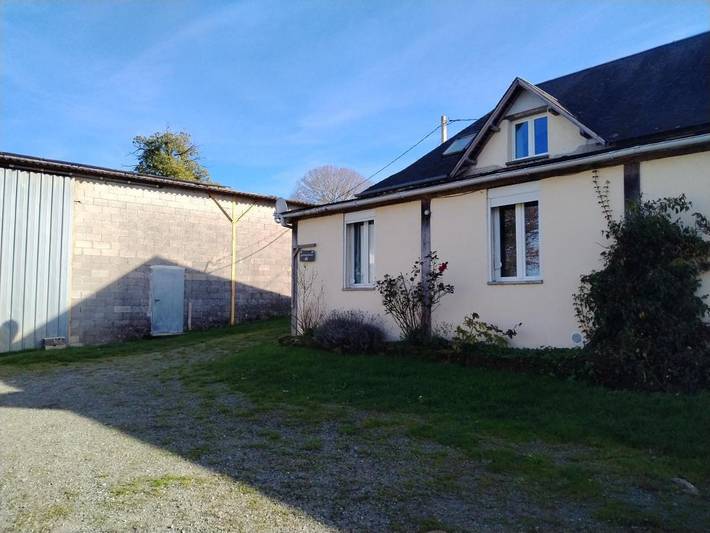 Gîte pour 3 personnes, avec jardin et vue à Saint-Pardoux-Corbier