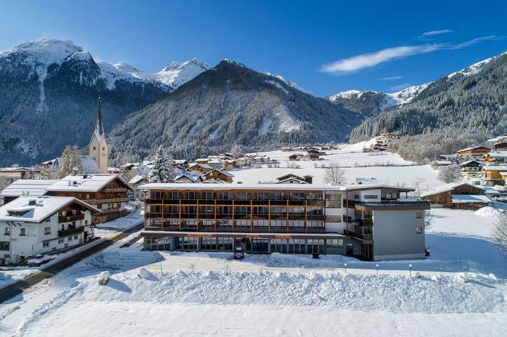 Hôtel pour 4 personnes, avec terrasse et sauna ainsi que vue et jardin