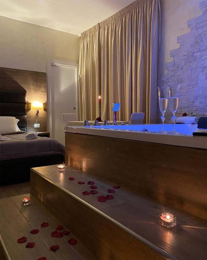 Ferienhaus für 2 Personen, mit Terrasse und Whirlpool sowie Garten und Pool in Taranto