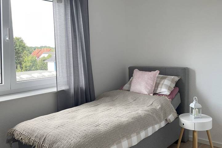Ganze Wohnung, Große Moderne Penthouse Wohnung Mit Dachterrasse in Uetersen, Kreis Pinneberg