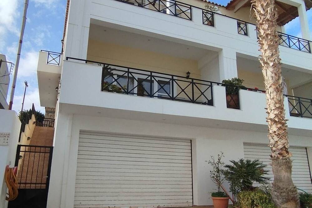 Beautiful Home 3Br 2.5Baths Sleeps7, Amazing sea view walk to Beach & Downtown. in Sitia, Lasithi