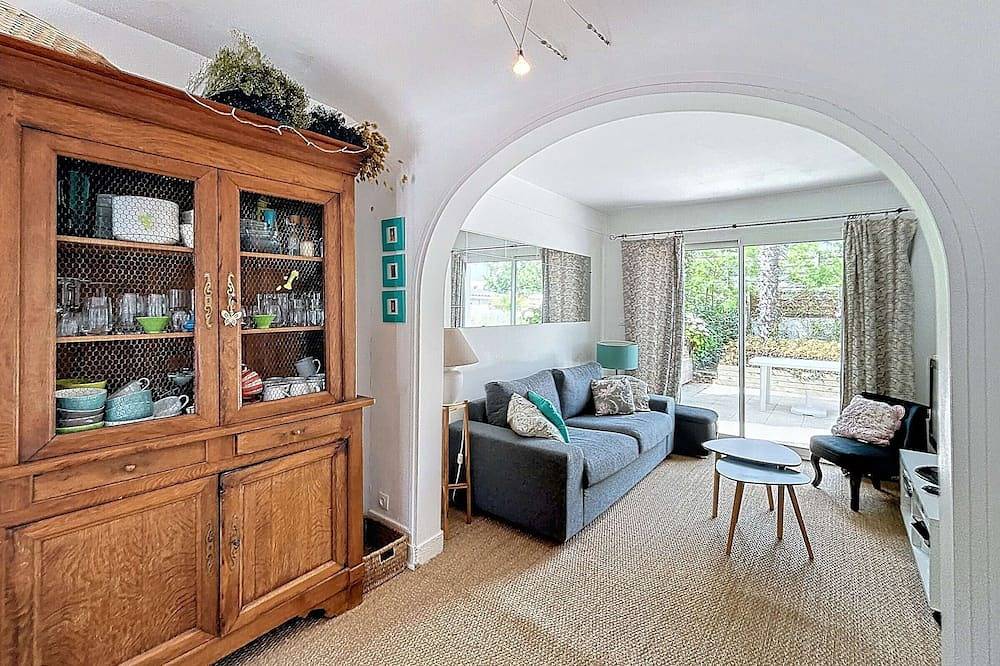Jolie maison à 400m de la plage, proche centre-ville, avec terrasse et wifi gratuit in Donville-les-Bains, Côte de la Déroute