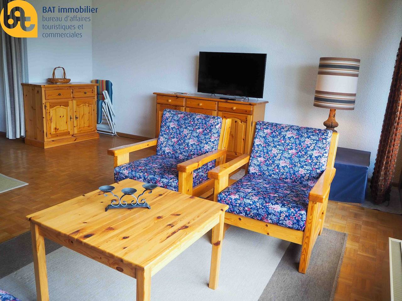 Apartamento entero, Cité Radieuse D Liches n° 113 (101), flat with relaxing terrace in Chalais (Suiza), Alpes del Valais