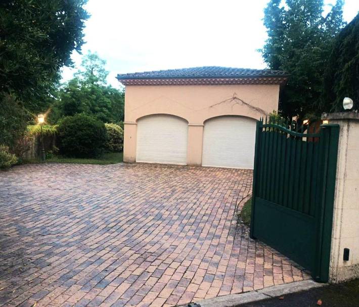 Location de vacances pour 12 personnes, avec vue et bassin pour enfant ainsi que piscine et jardin à Gradignan - 4
