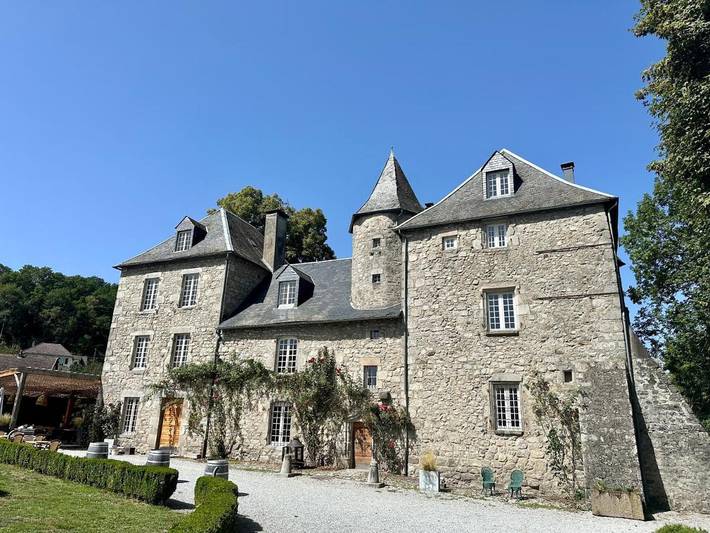 Location de vacances pour 4 personnes, avec Terrasse ainsi que Jardin et Sauna à Ussel