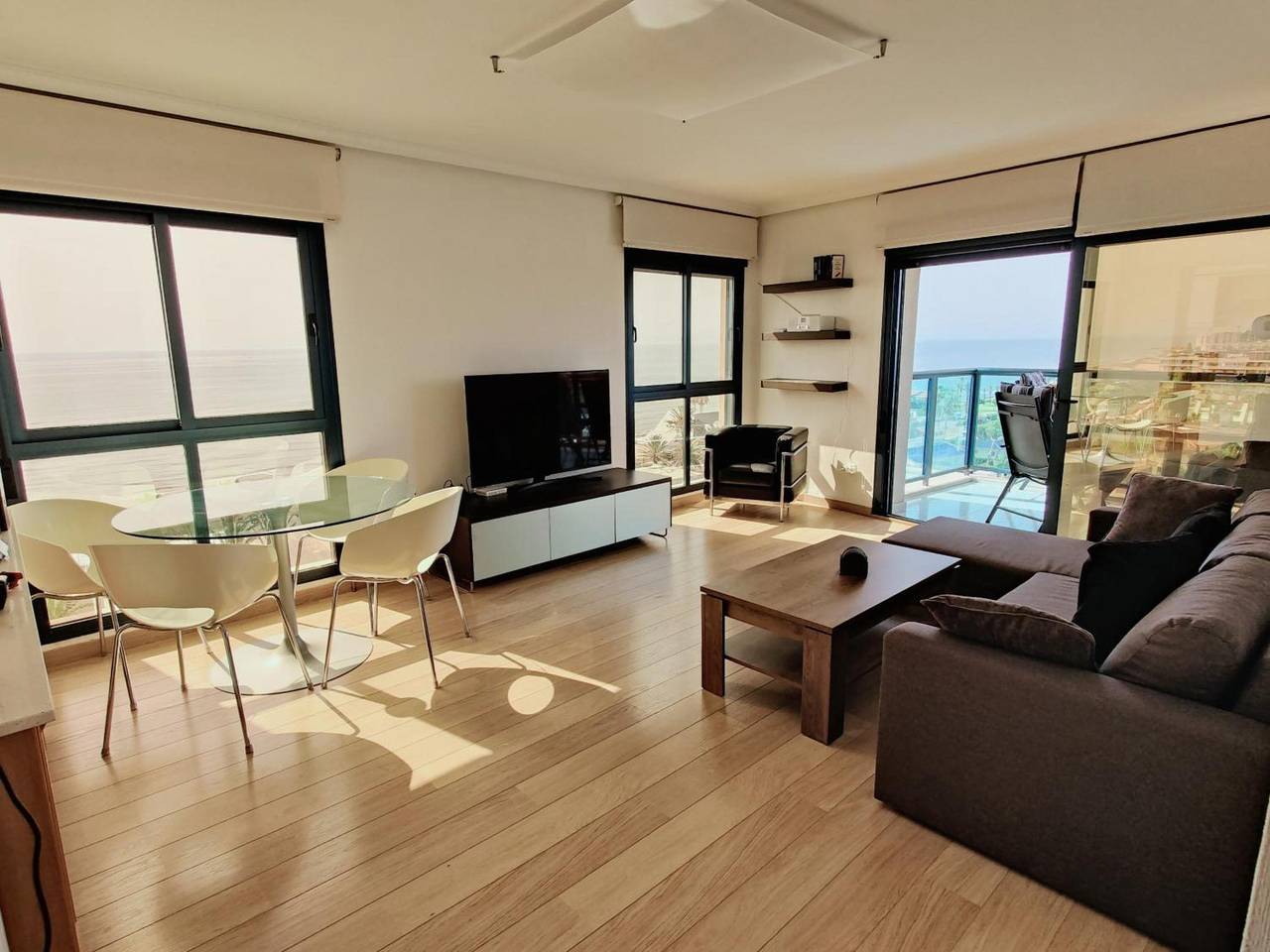 Apartamento entero, Apartamento 'Vista Al Mar, Traumhafter Meerblick' con vistas al mar, Wi-Fi y aire acondicionado. in Mar Azul Torrevieja, Torrevieja