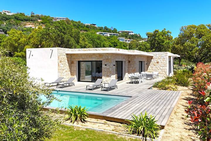 Villa pour 8 personnes, avec jardin ainsi que piscine et terrasse en Corse