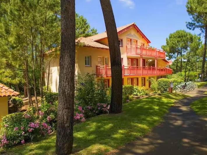 Gîte pour 4 personnes, avec Balcon et Piscine à Le Temple