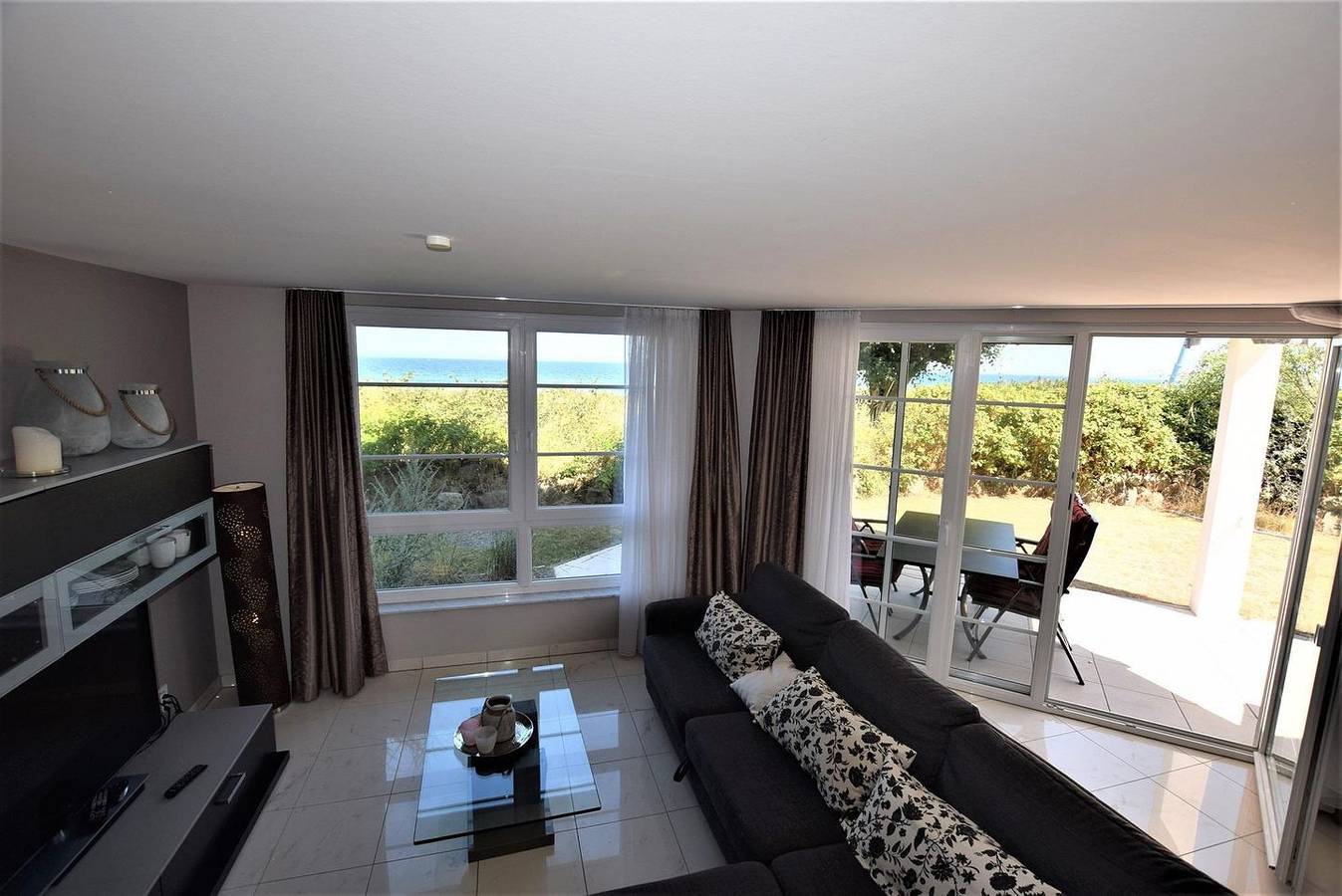 Ganze Wohnung, Große moderne Ferienwohnung direkt am weißen Sandstrand von Hohwacht. in Hohwacht Strand, Hohwacht