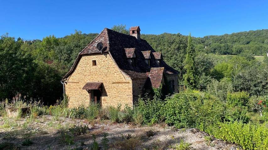 Location de vacances pour 4 personnes, avec piscine ainsi que jardin et vue à Carennac