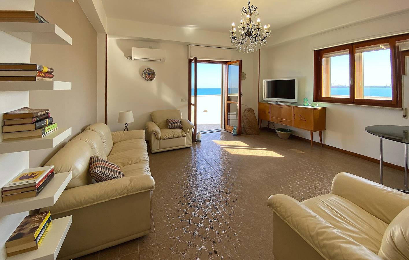 Apartamento vacacional entero, Apartamento con vistas al mar, terraza y WiFi cerca de la playa de Maganuco in Pozzallo, Provincia de Ragusa