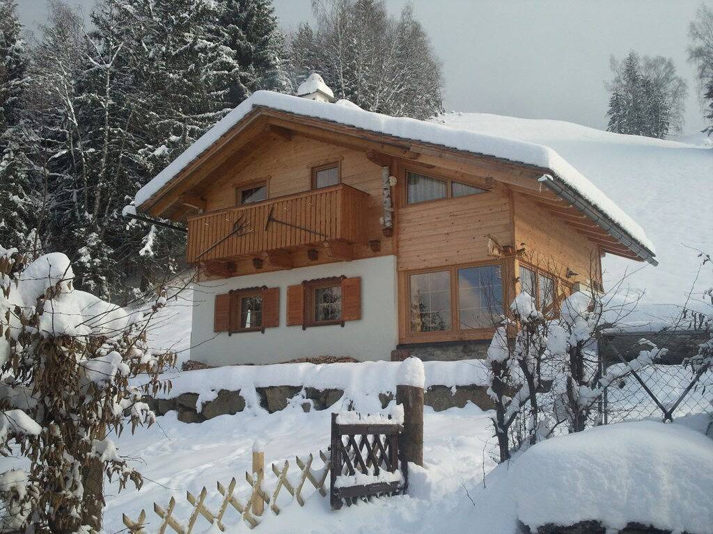 Alpenhütte in Astental mit Barbecue in Asten (Mörtschach), Mörtschach