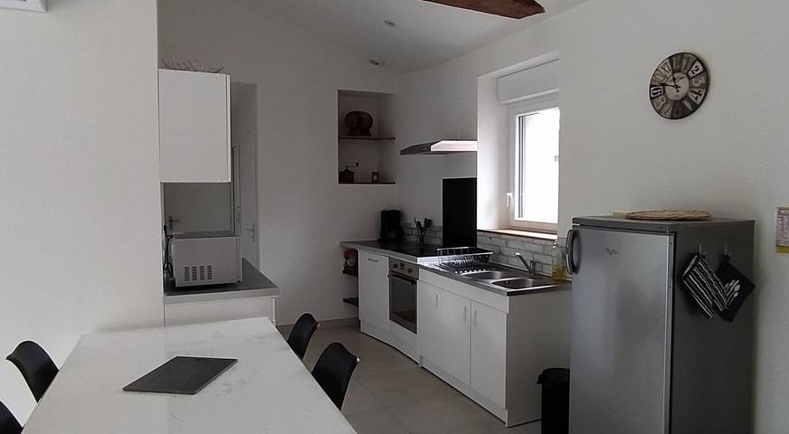 Holiday Home 'L'ô'thentique' with Private Terrace, Wi-Fi and Air Conditioning in Frossay in Frossay, Loiredalen