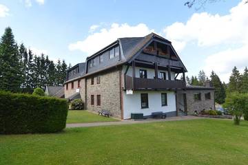 Ferienhaus für 31 Personen, mit Sauna und Balkon sowie Garten in Monschau
