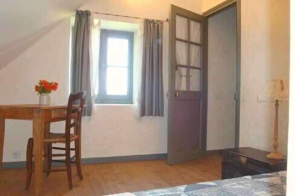 La petite maison d'Hugo Maison independante et calme , campagne Tournus, Cluny in Champagny-sous-Uxelles, Région de Chalon-sur-Saône
