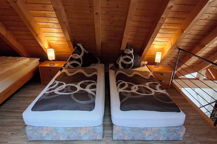 Apartamento entero, 94sqm vacation apartment in the attic WLAN National Park Northern Black Forest quiet location in Schönmünzach, Baiersbronn