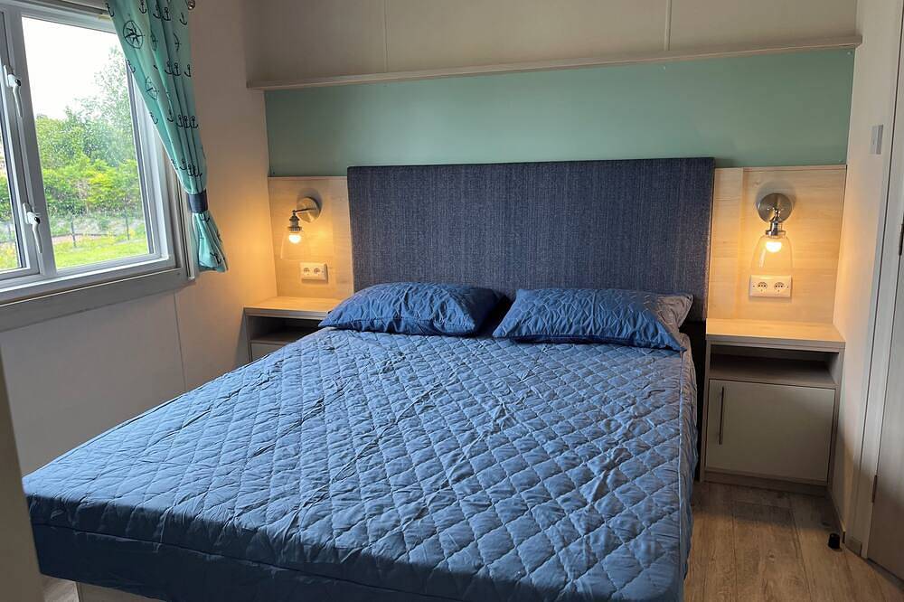 Recent top-of-the-range mobile home, very spacious Located 2km from the beach in Ouistreham, Caen region