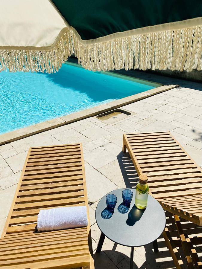 Chambre d’hôte pour 2 personnes, avec jardin et piscine ainsi que jacuzzi et terrasse