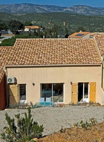 Gîte pour 8 personnes, avec vue et jardin à Treilles