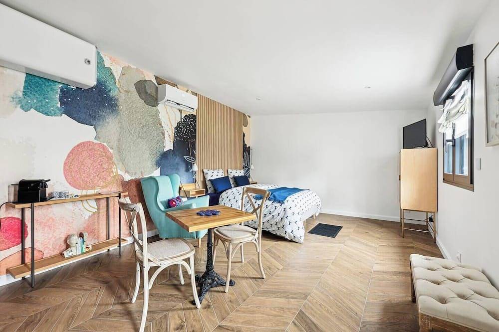 Family home for 8 people, 2 steps from line 14, fully equipped! in Orly (Île de France), Val-de-Marne