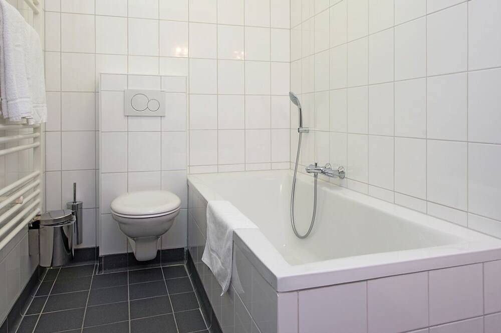 Stylish Room with Terrace in Vlijmen, Close to Hiking and Cycling Routes in Nordbrabant