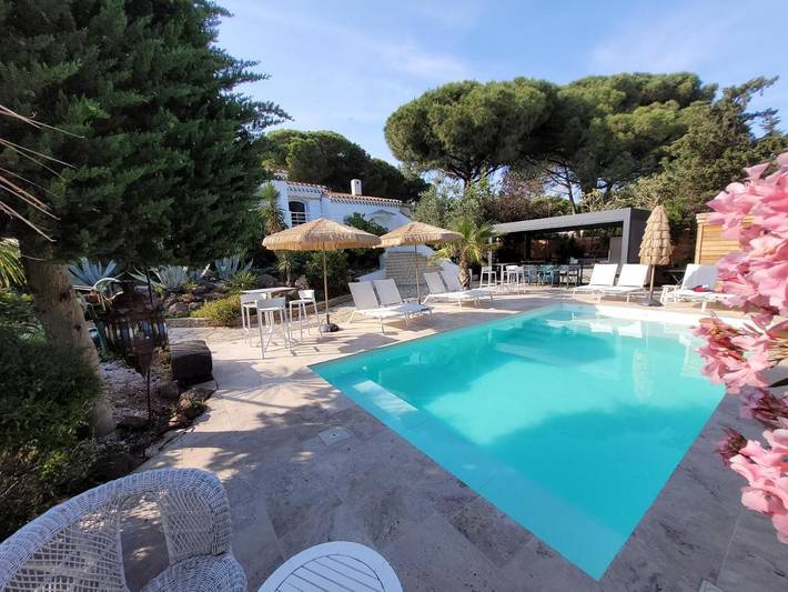 Chambre d’hôte pour 2 personnes, avec Terrasse et Jacuzzi ainsi que Jardin et Piscine au Cap d'Agde