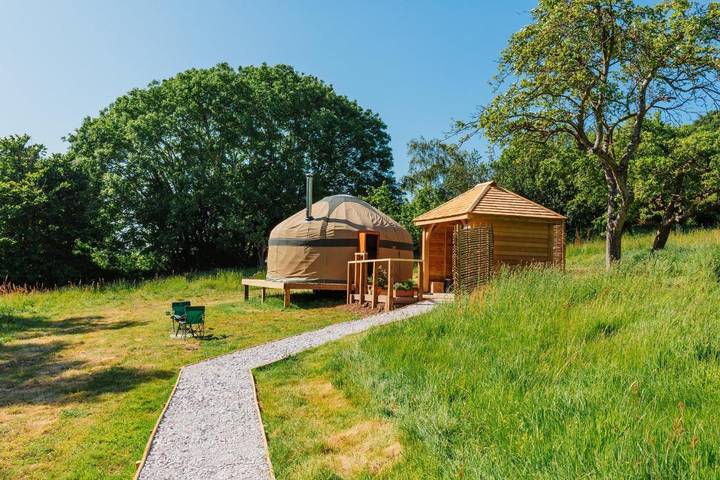 Holiday apartment for 2 people, with hot tub in Somerset