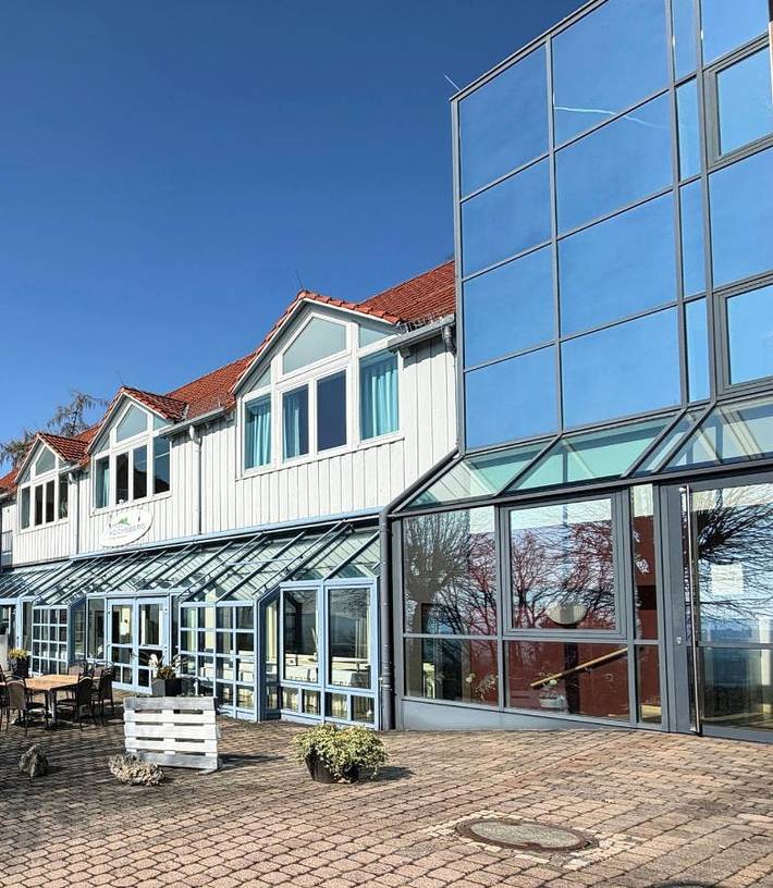 Hotel, mit Terrasse und Sauna in Meinhard