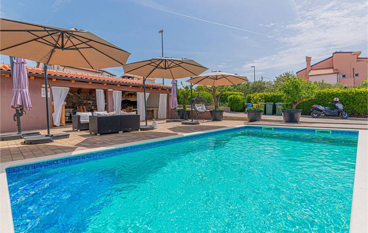 Ferienhaus für 12 Personen, mit Terrasse in Grad Šibenik - 2