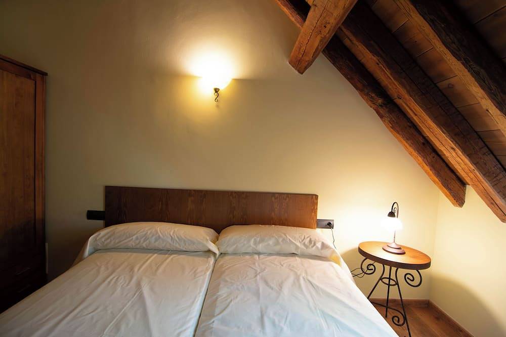 Self catering Borda Batista for 6 people in Valle de Hecho, Spanish Pyrenees