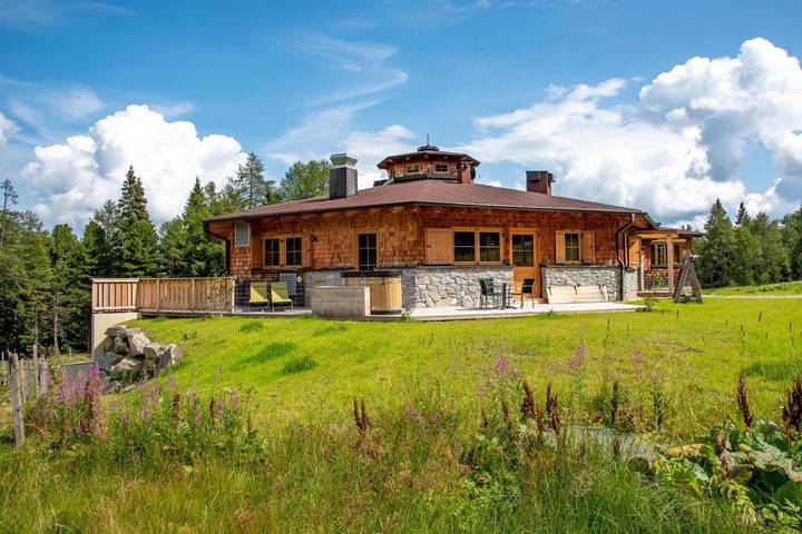Ferienwohnung für 4 Personen, mit Balkon und Terrasse sowie Whirlpool und Garten in Weißpriach