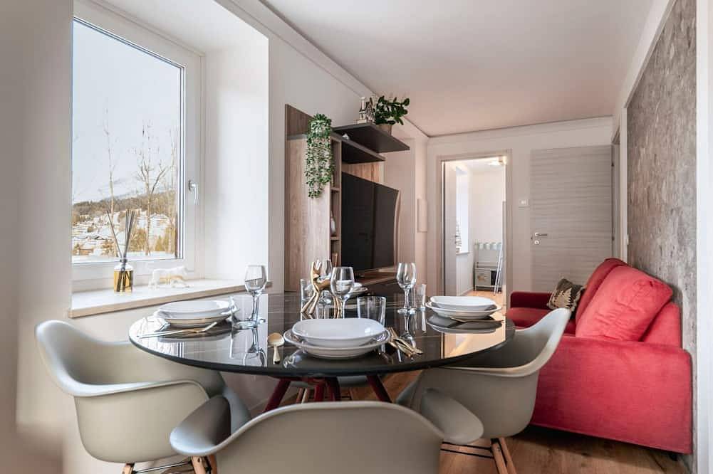 Ganze Wohnung, Guesthost - Charming and modern apartment of about 50 sqm, perfect for two guests, located on the ground floor (two steps to access). The property is located in San Vito di Cadore, a hidden jewel in the Dolomites, just 10 km from Cortina d'Ampezzo and a in San Vito di Cadore, Dolomiti Superski