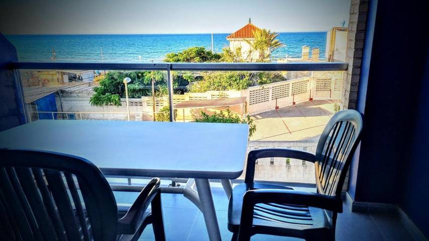 Gîte pour 4 personnes, avec piscine ainsi que jardin et vue à Piles - 2