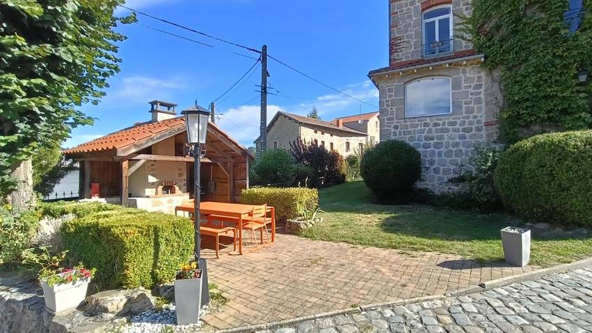 Maison d’hôte pour 7 personnes, avec jardin ainsi que vue et piscine dans la Loire - 2