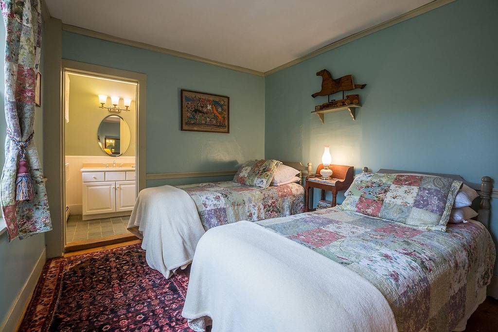 Scenic Weston Inn in der Nähe von Okemo, Magic, Schauspielhäusern, Kinhaven und Mönchen! Kamin, Pool & Klavier! in Weston (VT), Windsor County