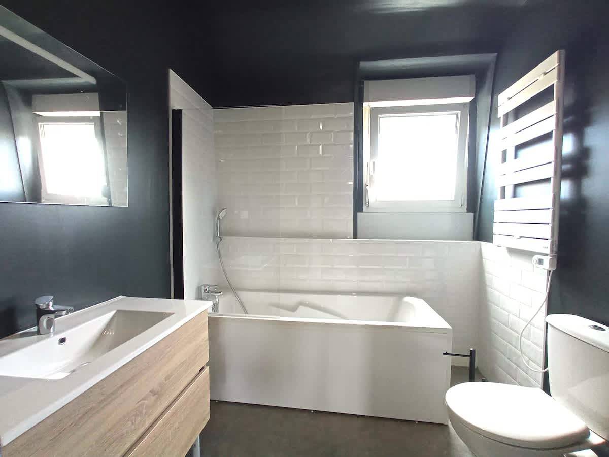 Appartement entier, Spacieux studio avec baignoire, wifi gratuit in Roubaix, Région de Lille