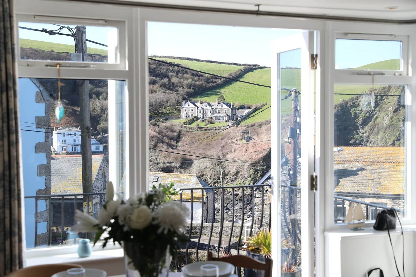 Entire apartment, Stowaway a stroll into Port Isaac's harbour side in Port Isaac, Pentire Point - Widemouth