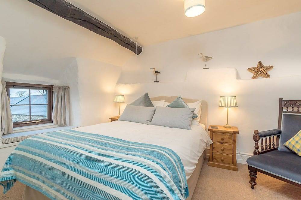 17th Century Holiday cottage with hot tub and sea views in Dyffryn Ardudwy Snowdonia | Y-Felin in Dyffryn Ardudwy, Snowdonia