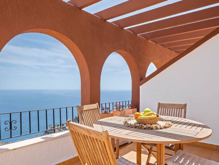 Apartamento de vacaciones para 4 personas, con vistas además de terraza y jardín - 1
