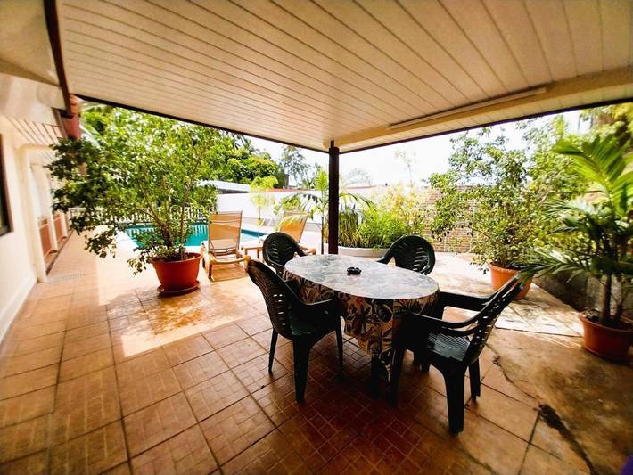 Location de vacances pour 7 personnes, avec terrasse ainsi que piscine et jardin dans Pirae - 2