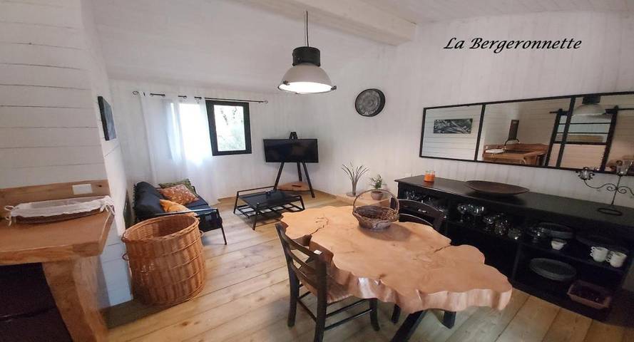 Gîte pour 4 personnes, avec piscine ainsi que vue et jardin à Queyrac - 2