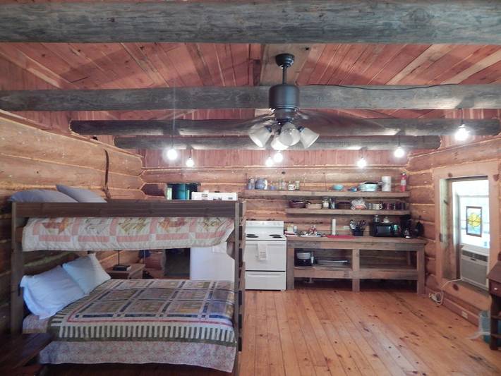 Lake house for 8 people, with pets in Alabama